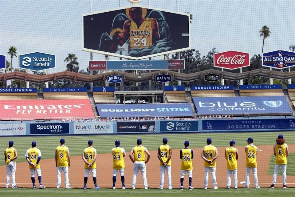 Los jugadores de Los Angeles Dodgers le rindieron un homenaje a Kobe y Gianna Bryant previo al partido ante Colorado Rockies.