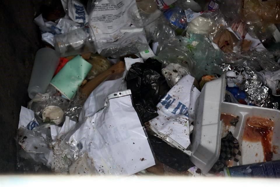 Para al interior la basura es aventada por igual.