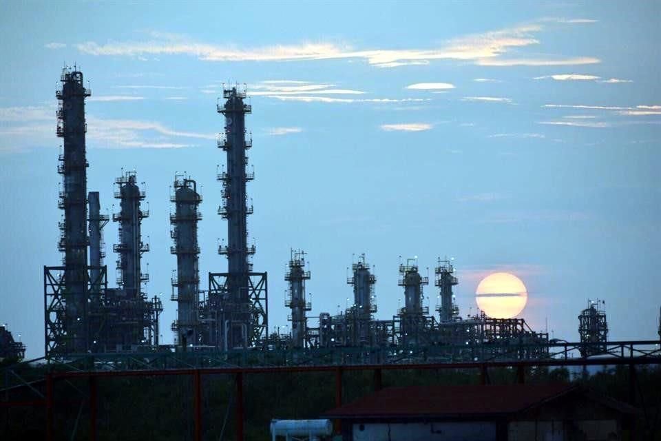 En julio pasado, la producción de Pemex se ubicó en un millón 595 mil barriles diarios de crudo.