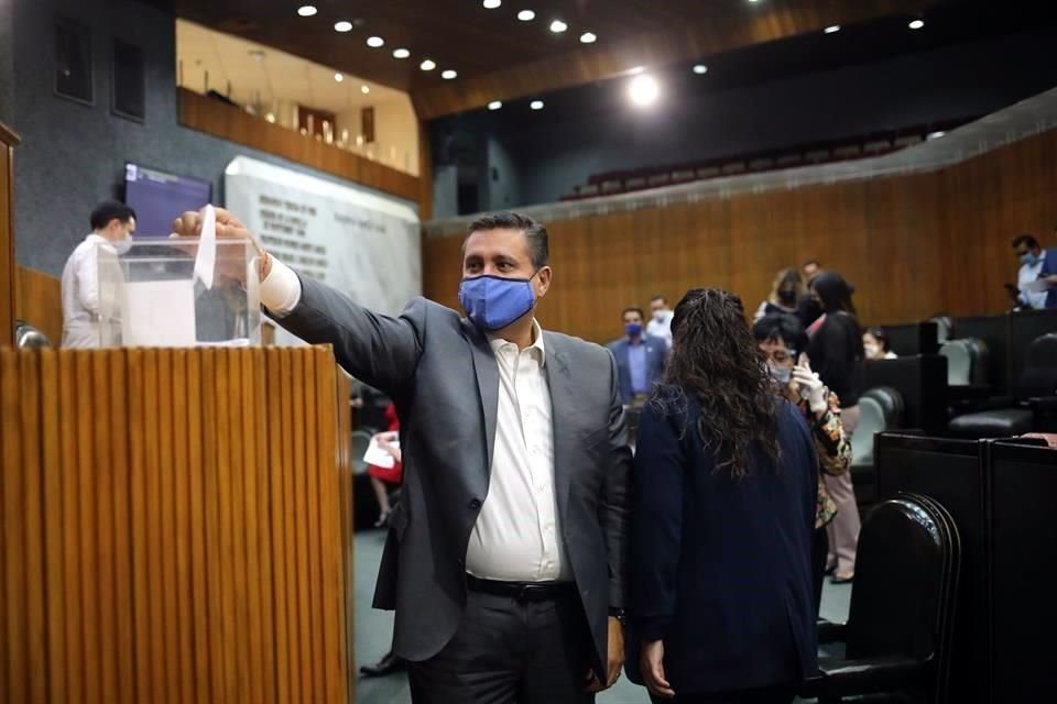 El Congreso realizó ayer una sesión extraordinaria para votar la ratificación del Magistrado Ángel Mario García.