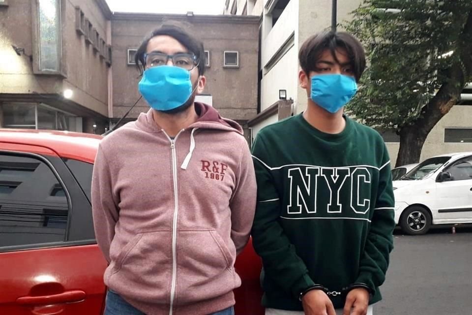 Los hombres son acusados de estar involucrados en el homicidio de un ex policía.