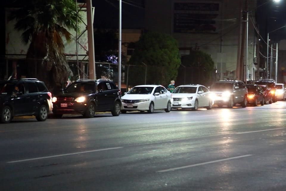 El contingente de vehículos partió de la Plaza de Toros hacia el Campo Militar.