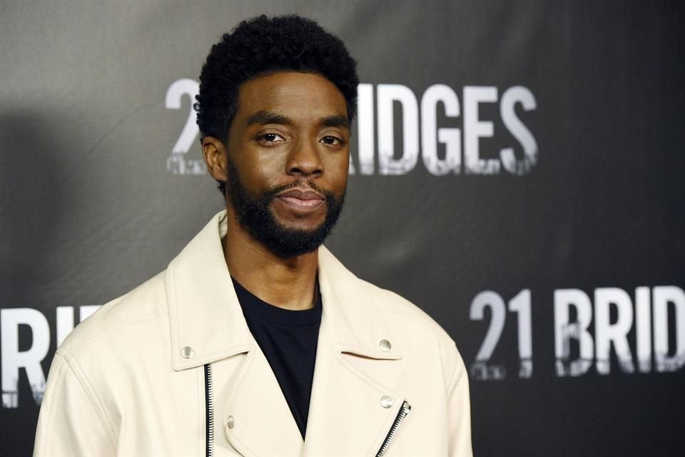 Chadwick Boseman batalló durante cuatro años contra el cáncer de colon.