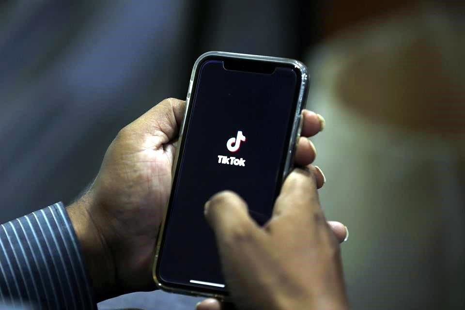 Según Bloomberg,  Centricus Asset Management Ltd y Triller Inc hicieron una oferta de último minuto el viernes para comprar las operaciones de TikTok en varios países por 20 mil millones de dólares.