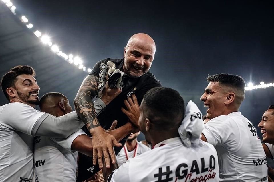 El entrenador ganó su primer título en Brasil.
