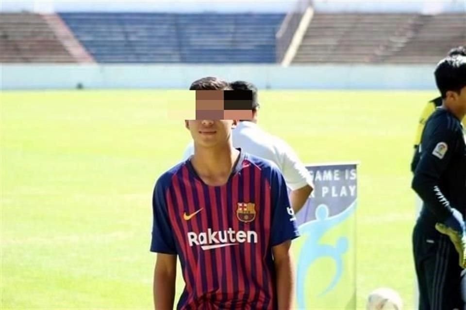 Su equipo de futbol destacó su alegría y habilidad en la cancha.