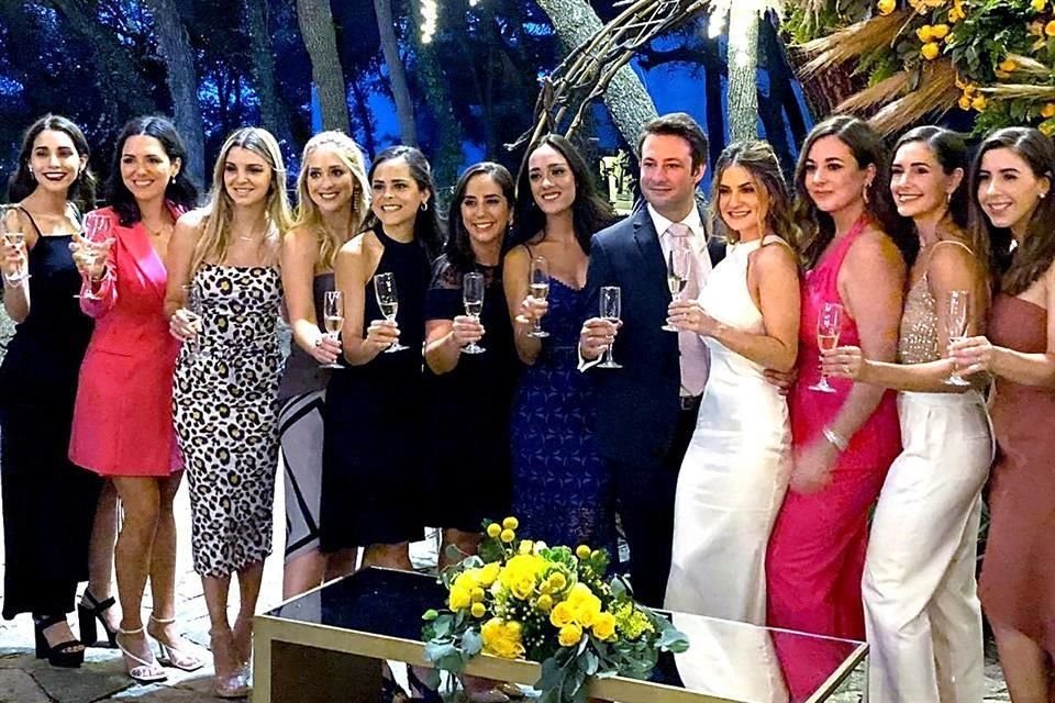 Cecy Muñoz, Bibiana Zorrilla, Mónica Morton, Paulina Suárez, Balbina Garza, Mónica García, Fernanda Martínez, Camila Garza, Alejandra Rubio, Bárbara Fernández