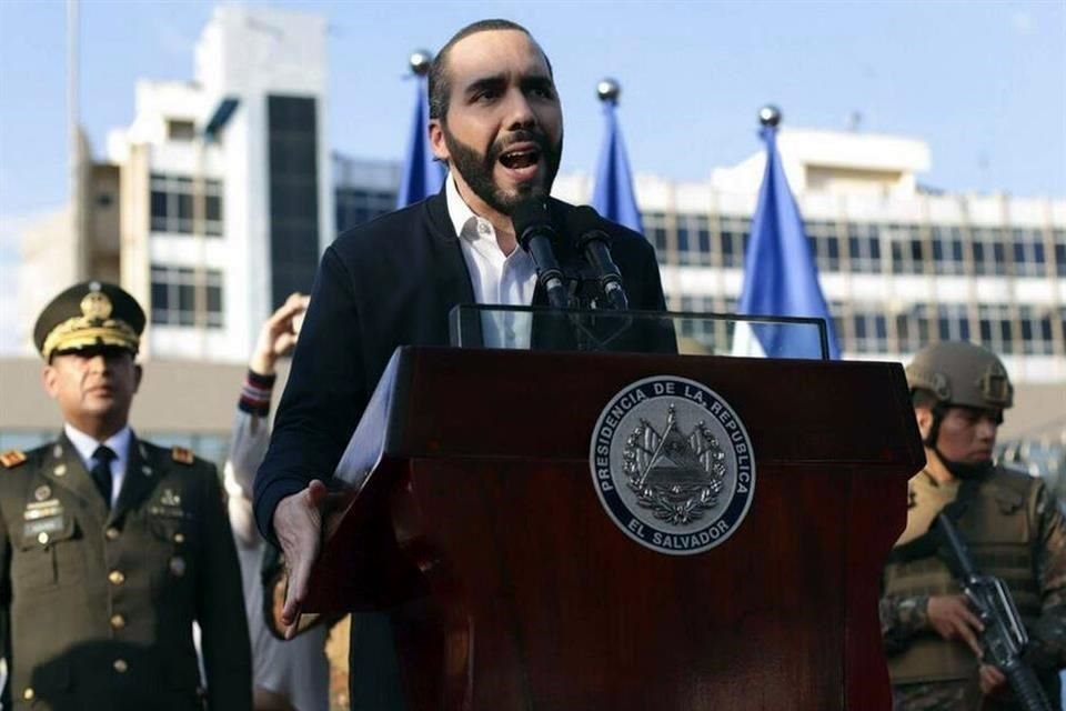 Bukele afirmó, por medio de Twitter, que la publicación de El Faro, basada en documentos oficiales, era una 'farsa'.