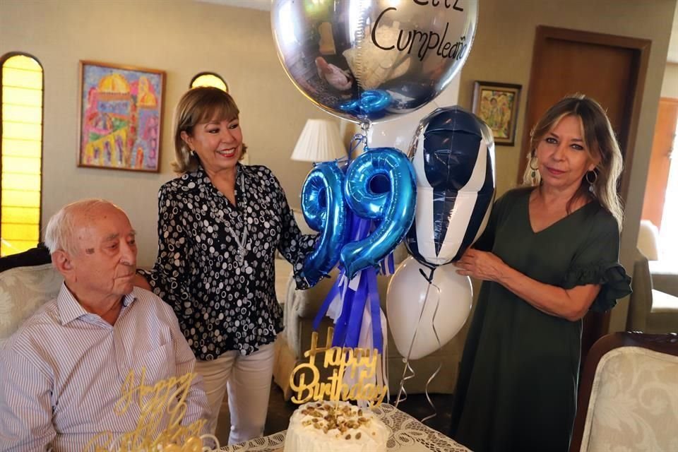 Rogelio Martínez Lozano, Mireya Martínez y Leticia Martínez