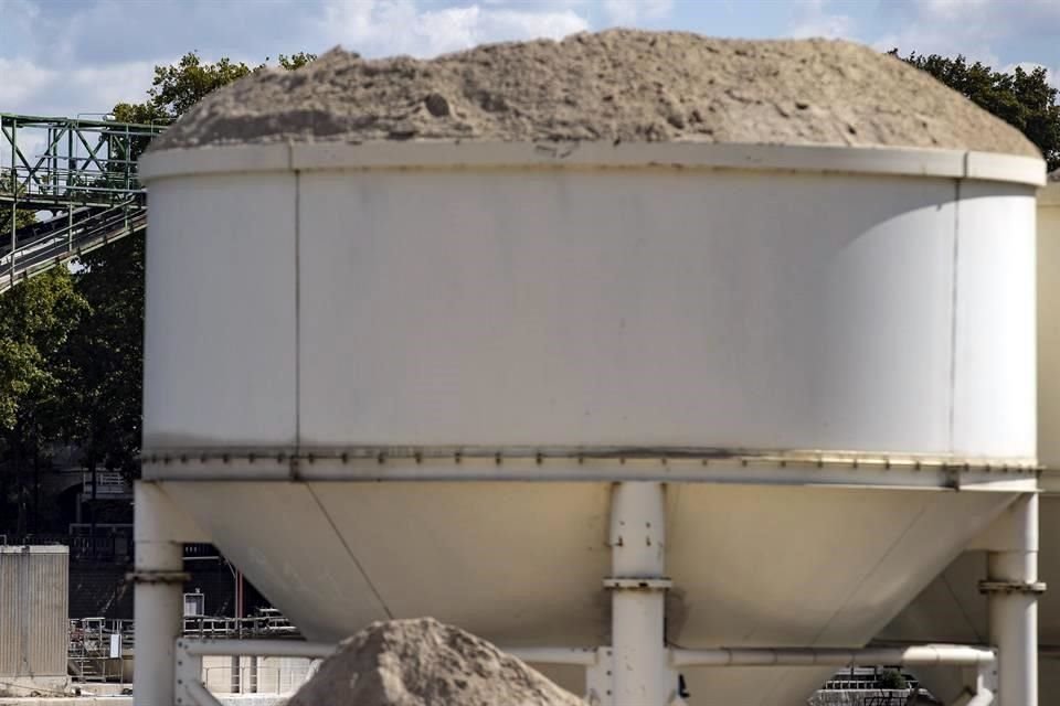 Cemex informó que, a partir de enero, el precio de la tonelada de su cemento gris en saco aumentó 14.4 por ciento a nivel nacional. 