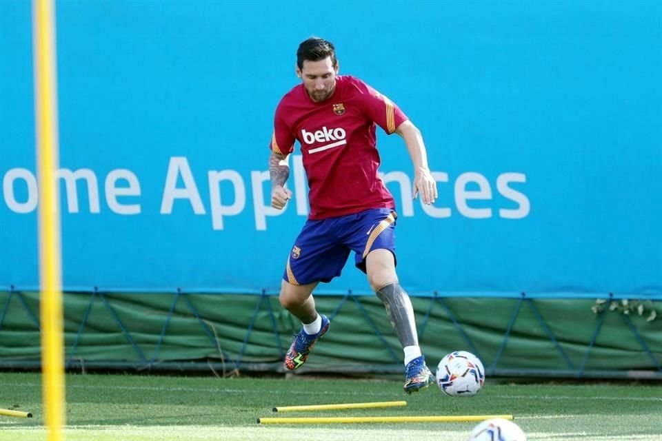 Pese a que tenía pocos días entrenando con el plantel, Koeman tomó en cuenta a Messi para el duelo amistoso de hoy.