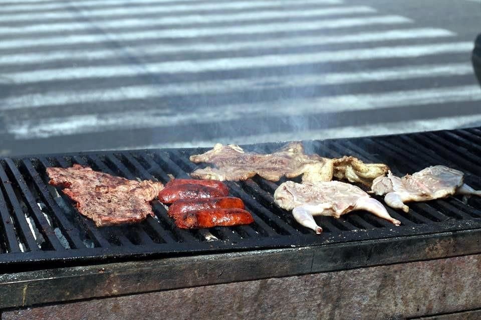 Posteriormente puntualizó que los comercios o negocios de alimentos que usan carbón, fueron los que contribuyeron principalmente con esas emisiones.
