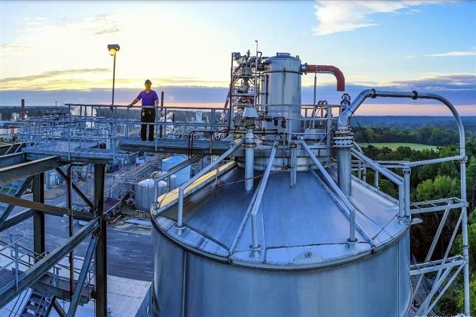 Planta de Alpek Polyester ubicada en Fayetteville, Estados Unidos, en la que se produce Tereftalato de polietileno.
