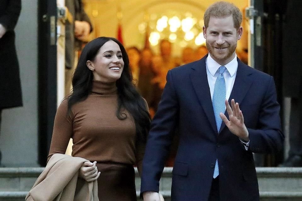 Meghan Markle y el Príncipe Enrique firmaron un acuerdo creativo con Netflix que, según prensa británica, costó arriba de 100 millones de dólares al gigante de streaming.