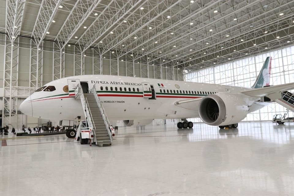 El avión presidencial voló del AICM hasta California, al aeropuerto de Victorville, donde se localizan hangares de la empresa Boeing.