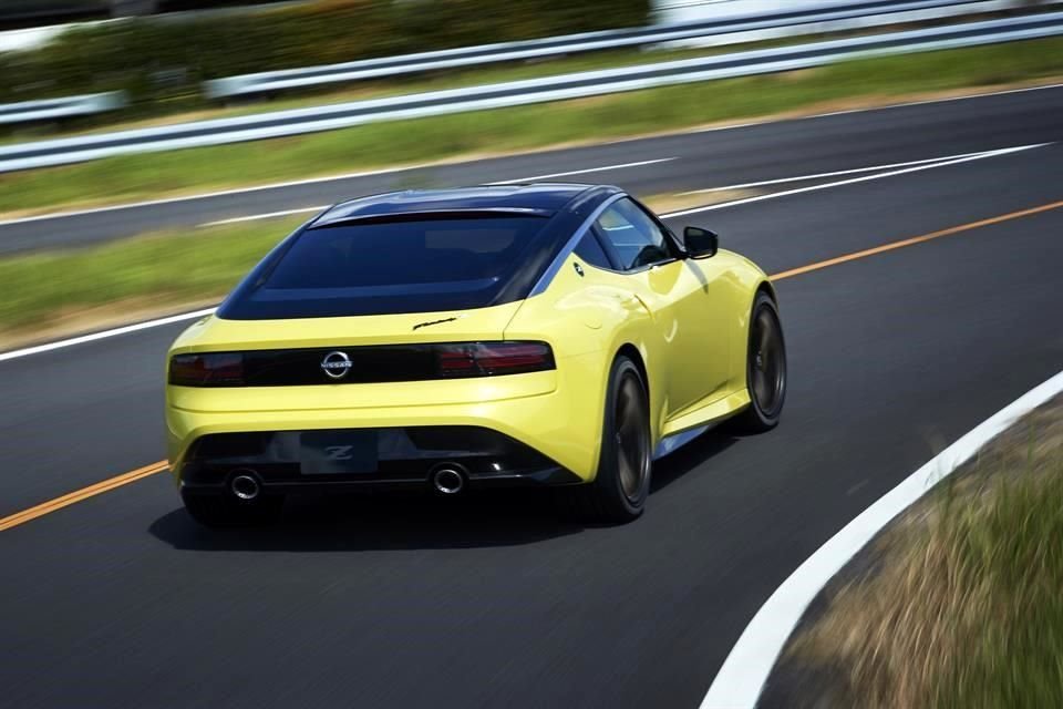 Aunque todavía se trata de un prototipo, el vehículo fue anunciado con un V6 con twin turbo y transmisión manual de 6 velocidades.