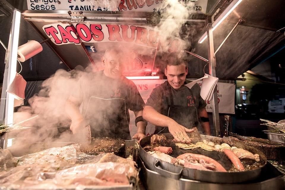 Tacos Ruben's, en la colonia Escandón es uno de los lugares sugeridos en la serie para disfrutar un buen taco de suadero.