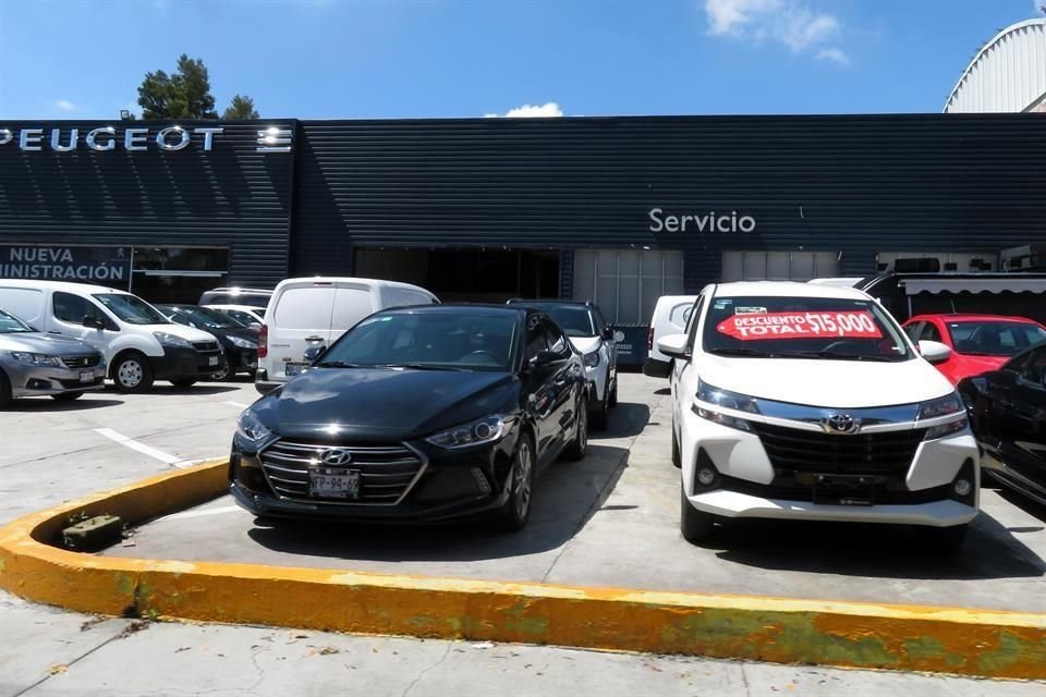 La industria ahora espera que se vendan un millón 7 mil autos en México al cierre de año.