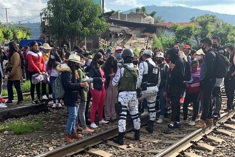 La Guardia Nacional se encontraba ayer en la zona del bloqueo. 