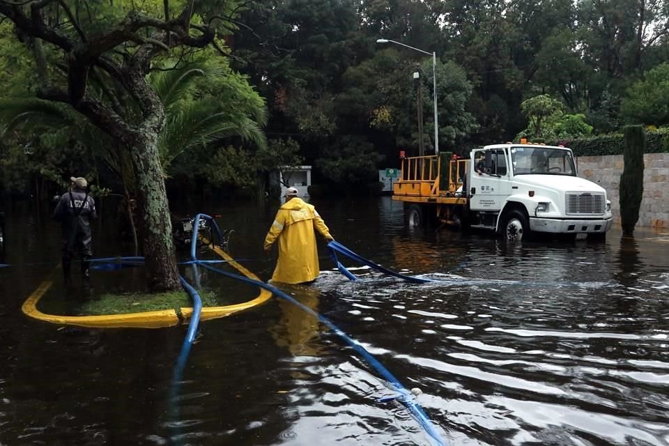 Viviendas del fraccionamiento Pedregal de San Francisco, en Coyoacán, se inundaron por las fuertes lluvias