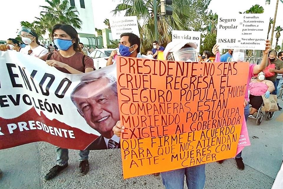 En la visita de AMLO a la Ciudad, el 27 de agosto, mujeres con cáncer de mama le reclamaron la falta de atención.