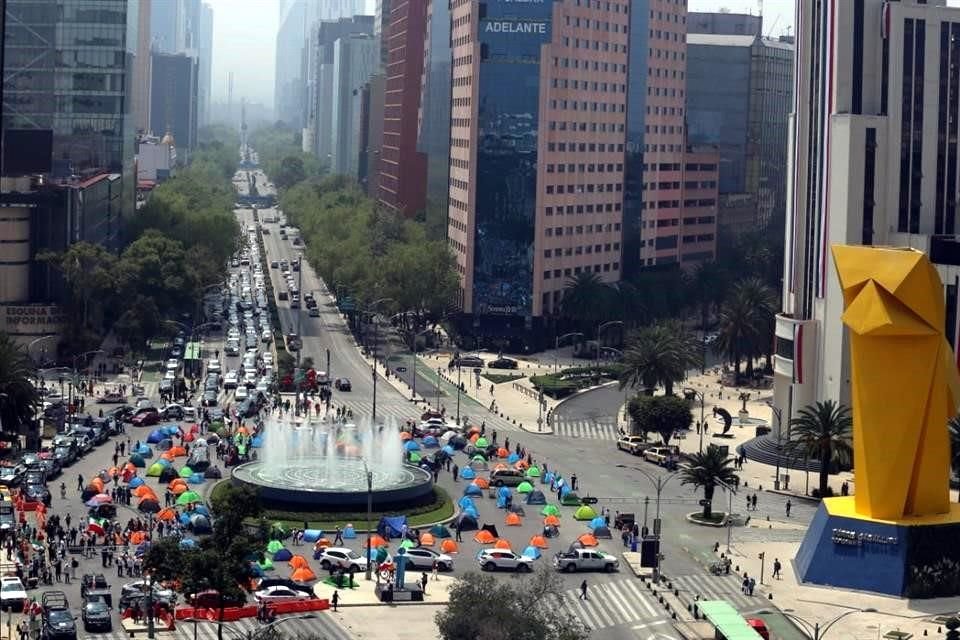 El Metrobús aplicó cambios en las rutas de las líneas 3, 4 y 7, ante bloqueo del Frena en Reforma. 