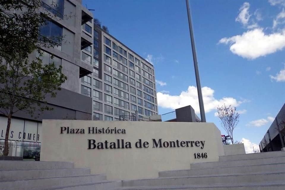 En el 2012 se inauguró sobre el Paseo Santa Lucía la Plaza Histórica de la Batalla de Monterrey para conmemorar la defensa de la Ciudad.