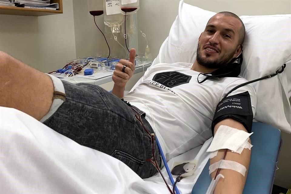 El lateral de Tigres donó plasma para ayudar a pacientes con Covid-19.