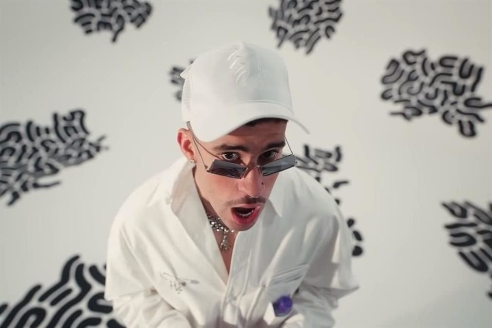 Entre un concierto móvil en Nueva York y el estreno del vídeo musical de 'Una Vez', Bad Bunny mantuvo ocupado su domingo.