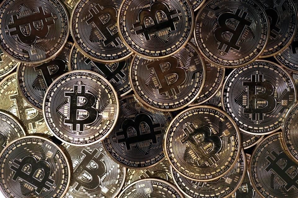 Burbujas financieras en activos no tradicionales, como el bitcoin, son algunos de los riesgos para el desempeño económico en 2021.