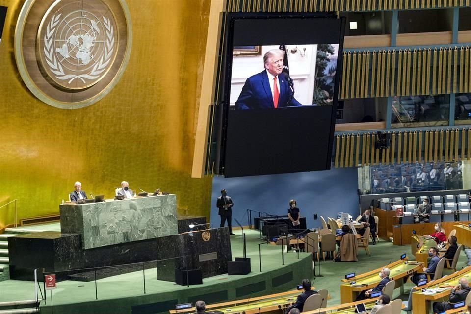 El mensaje en video del presidente Donald Trump es retraansmitido en la sede de la Asamblea General de la ONU.