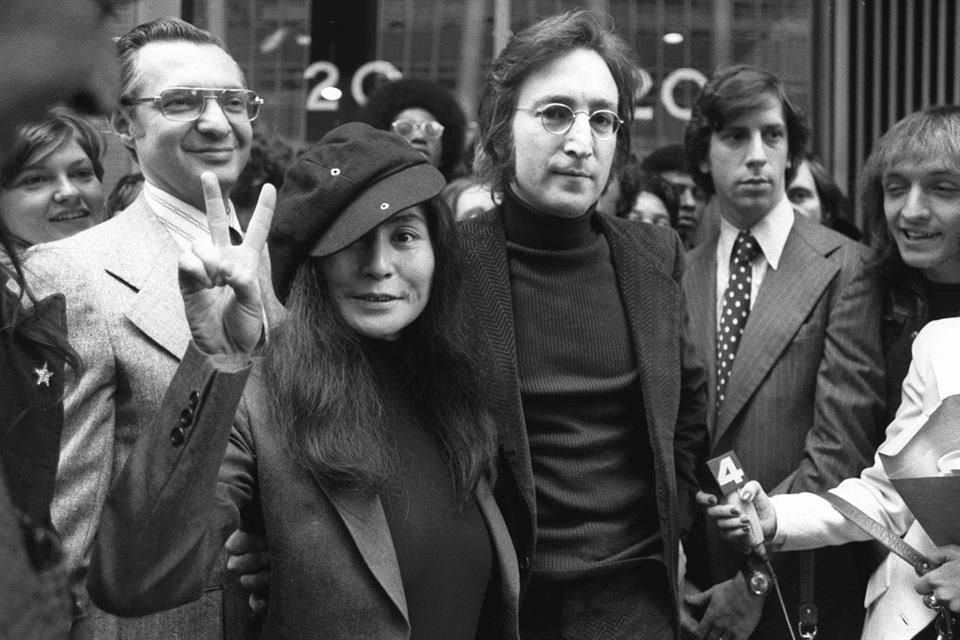 El asesino de John Lennon dijo que tiene muy presente el dolor que le causó a Yoko Ono por haber causado el homicidio frente a ella.