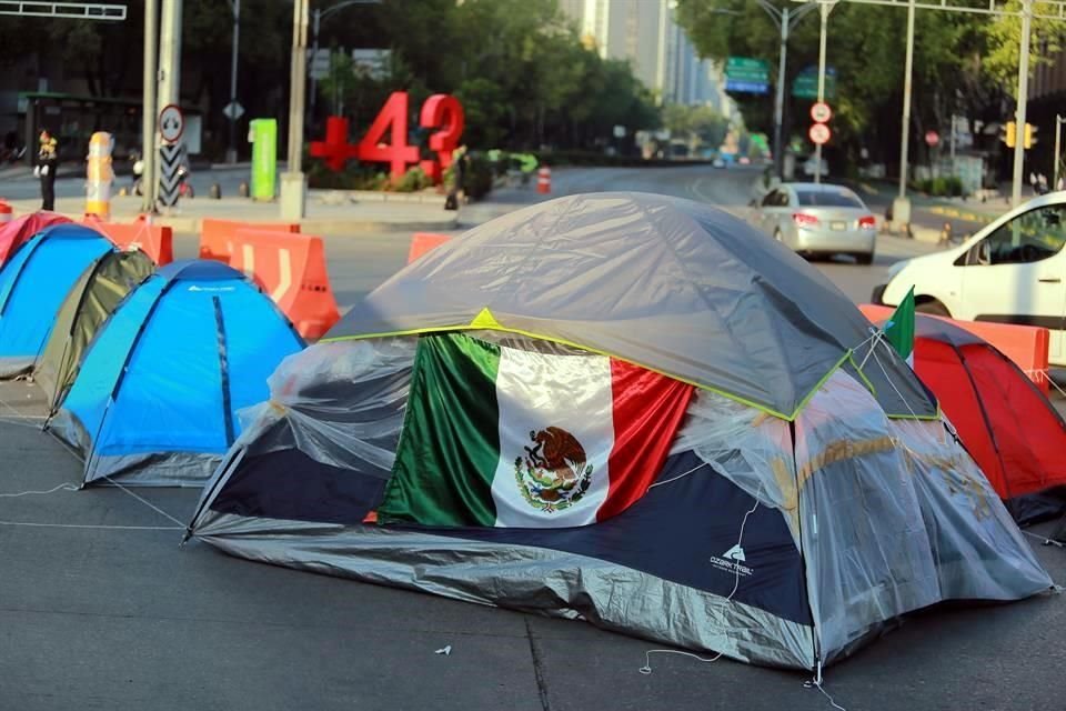 El Frente Nacional AntiAMLO (Frena), que desde el sábado acampa en Avenida Juárez, se alista para entrar a las 13:30 horas, al Zócalo de CDMX.