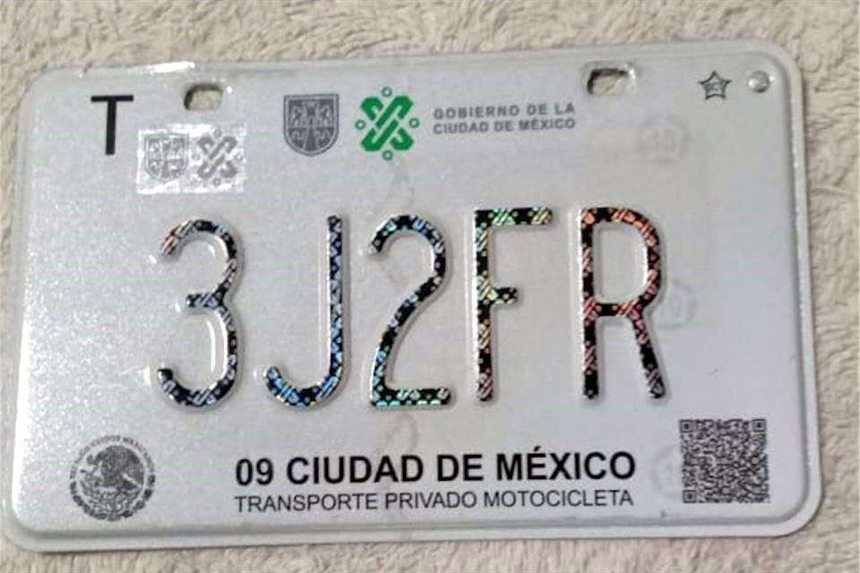 'Me dirijo a la Fiscalía de autos robados del Edomex y una persona me dijo que ellos tampoco podían hacer nada porque la placa me fue entregada así', Luis Erosa