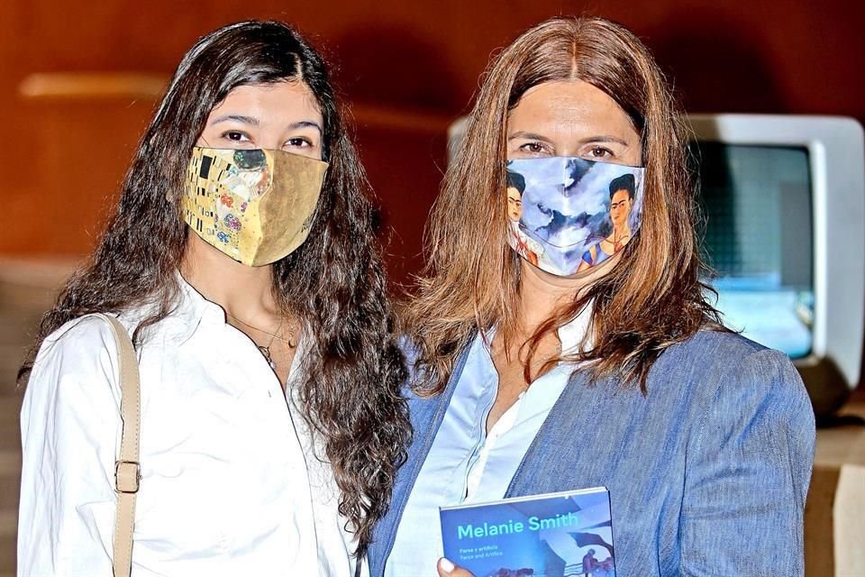 Andrea Dávila y Edith de Dávila