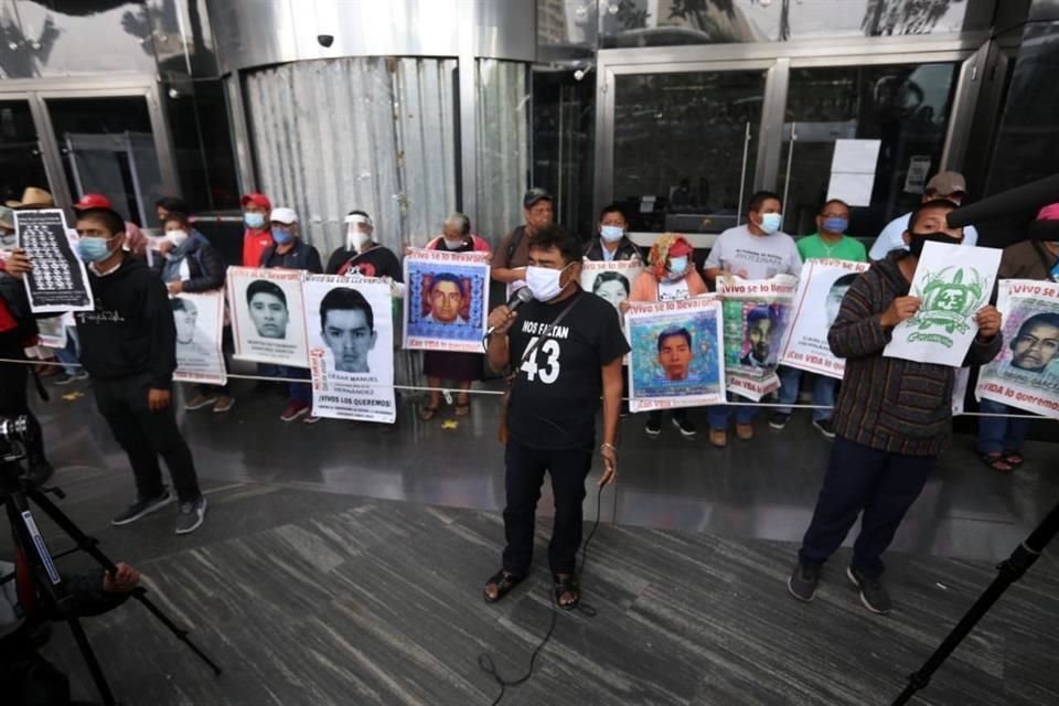 El perimetro de la FGR fue resguardado por al menos medio centenar de trabajadores de la Agencia de Investigación Criminal.