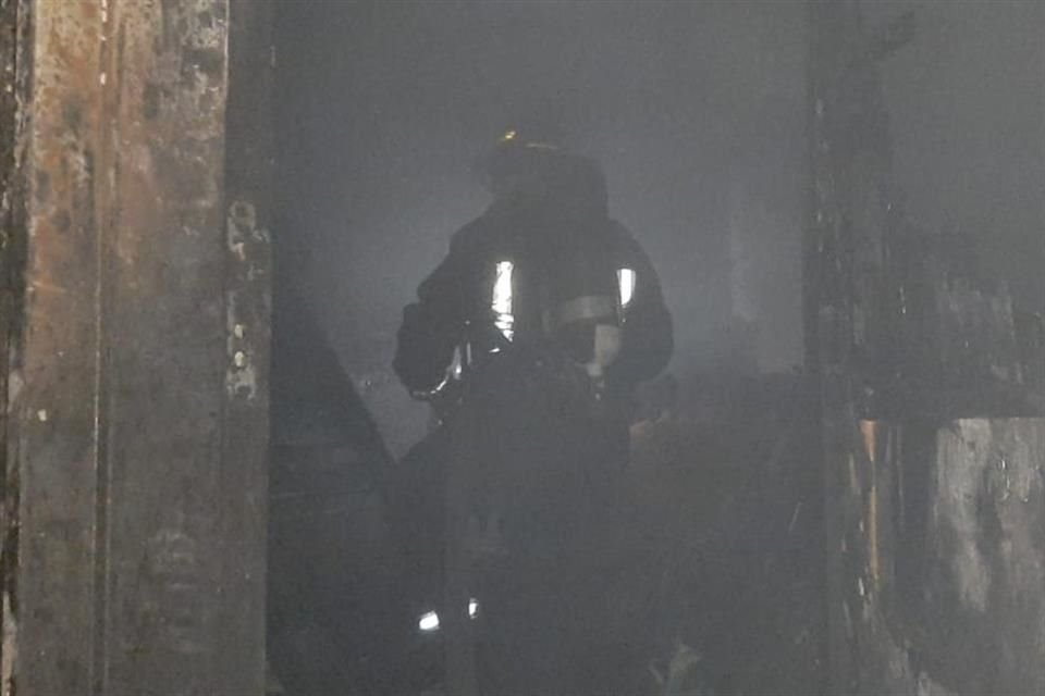El incendio ocurrió en una vivienda de la Calle Río Tomatlán, en el cruce con Avenida 18 de Marzo.