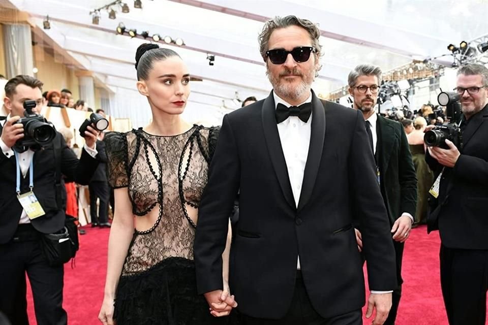 Se cree que River, el primer hijo de Rooney Mara y Joaquin Phoenix, nació hace un mes, aunque la pareja aún no lo confirma.