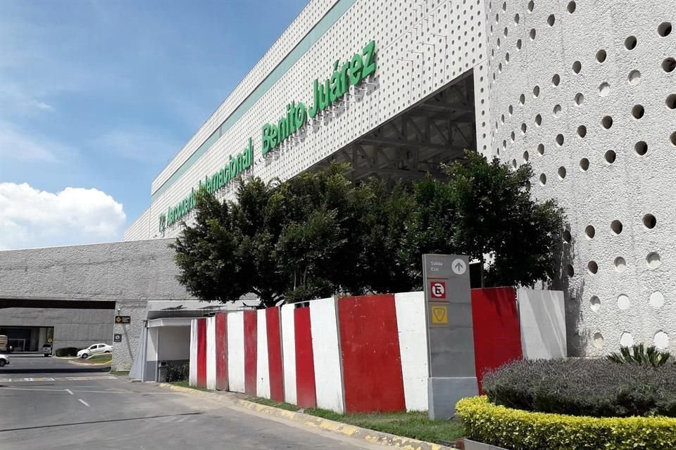 Asociación Sindical de Pilotos informó que un equipo se reunió con la SICT para discutir soluciones a saturación del espacio aéreo en el AICM.