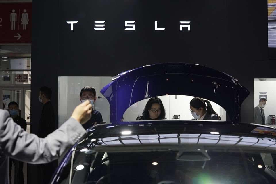 Tesla cerró el primer semestre del año con una ganancia de 120 millones de dólares.