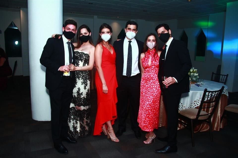 Carlos Newton, Nancy Garza, Yuvi Molina, Jorge Garza, Denise Zárate y José Luis Valle