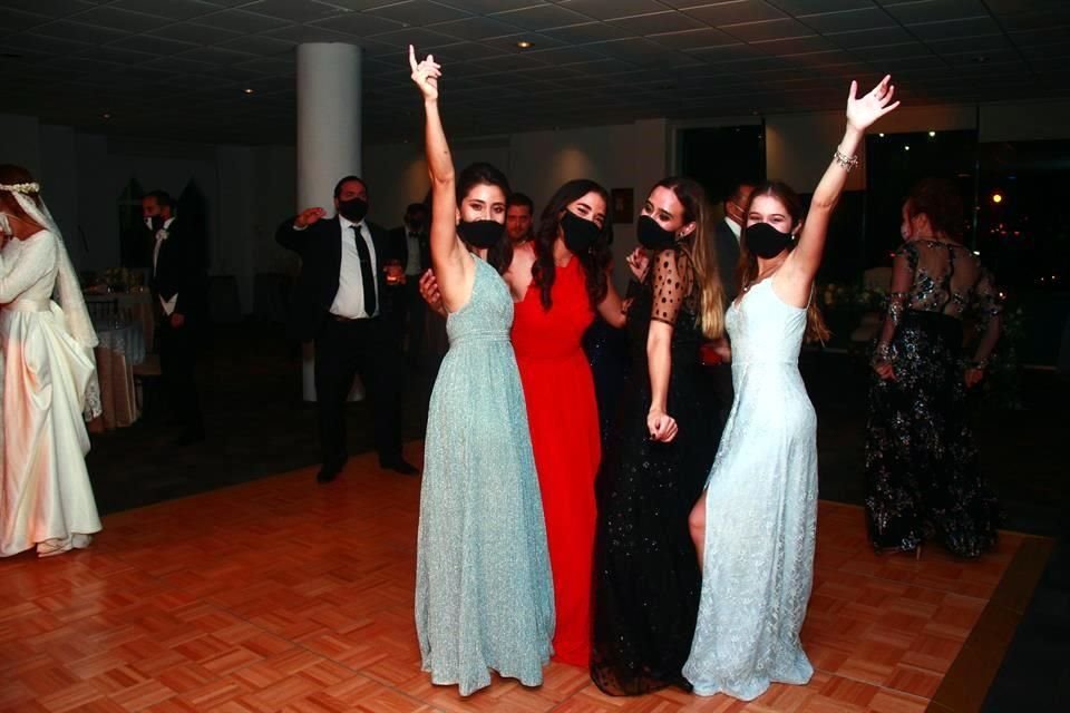 Anilú Postigo, Natalia Schiaffino, Lucía Schiaffino y Amanda Meléndez Schiaffino