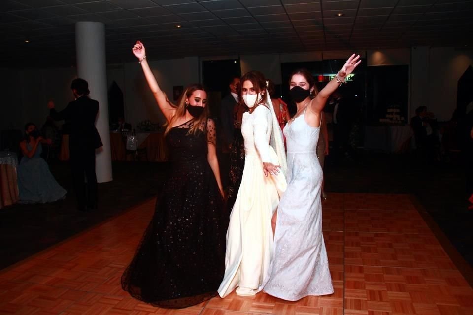 Lucía Schiaffino, Sofía Frech Schiaffino y Amanda Meléndez Schiaffino