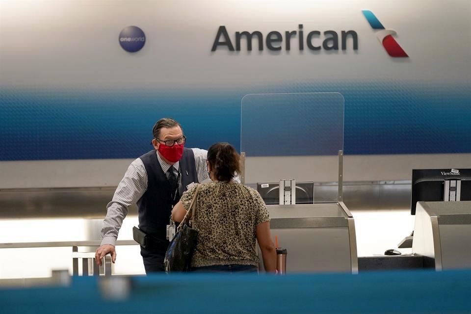 American Airlines busca reanudar la mayoría de sus vuelos en segundo trimestre.