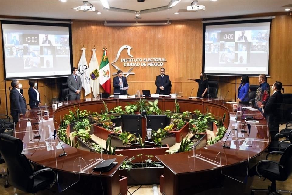 De todos los partidos políticos que presentaron una plataforma electoral hacia el proceso de este año, Morena y el Partido del Trabajo excluyeron acciones específicas para la atención a las mujeres capitalinas