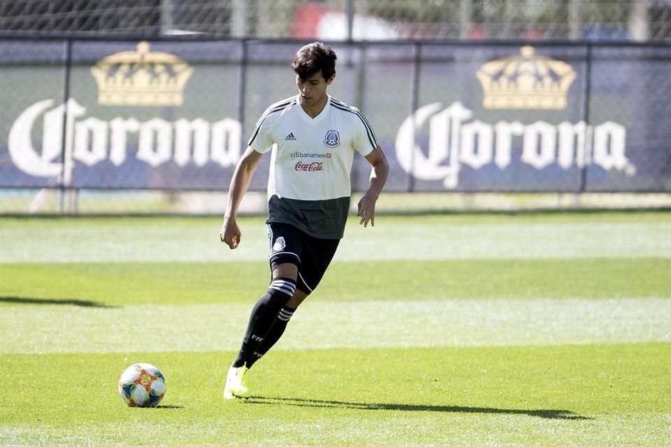 El delantero de Chivas estuvo con la Selección Mayor y ahora estará con la Sub 23 dirigida por Jaime Lozano.