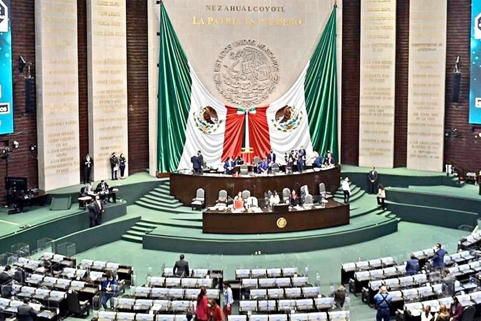 Diputados de Oposición criticaban ayer la aprobación de la eliminación de 109 fideicomisos.