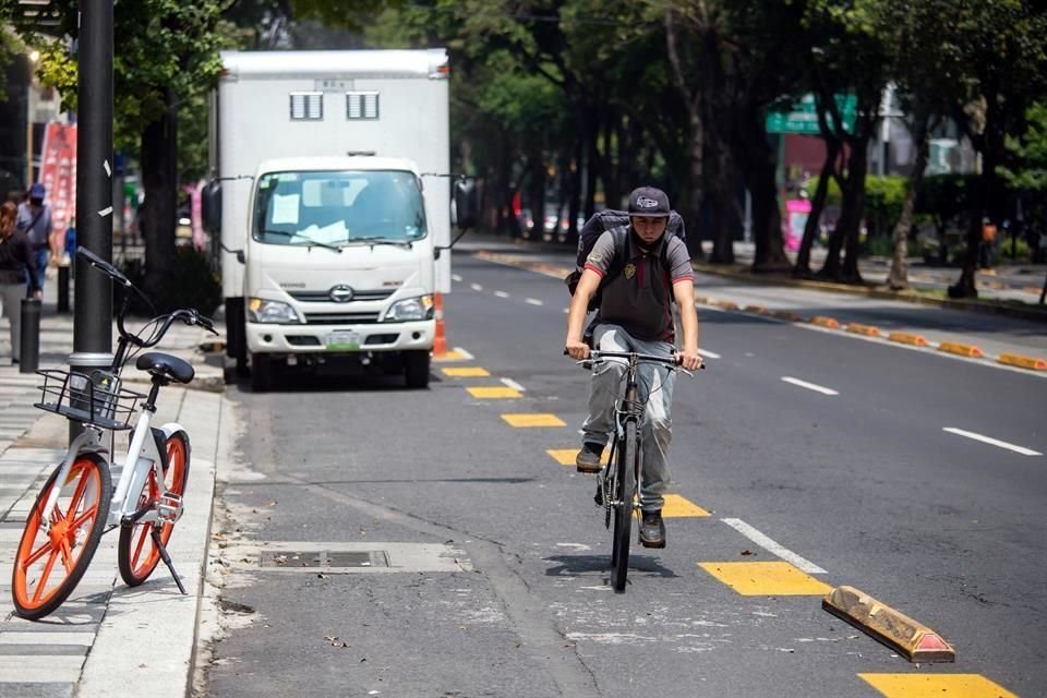 Desde hace semanas, ciclistas han exigido al Gobierno que la ciclovía en Insurgentes sea permanente.