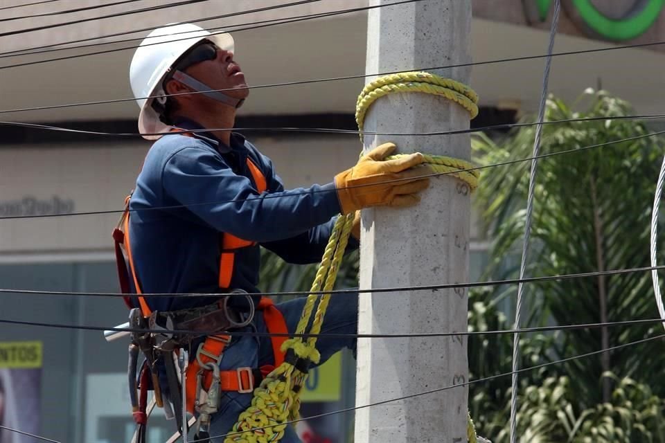 CFE y electricistas acordaron un aumento salarial del 3.5 por ciento.