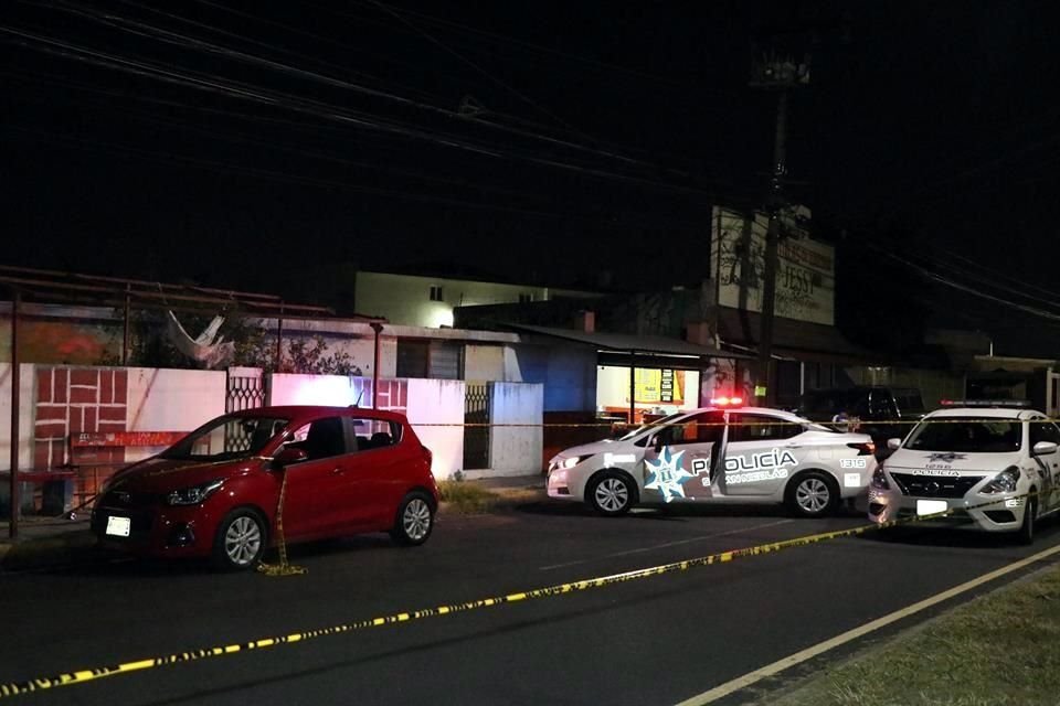 Los hechos fueron reportados alrededor de las 00:30 horas, sobre la calle Roberto Garza Sada en su cruce con César L. Faz, en la Colonia Industrias del Vidrio.
